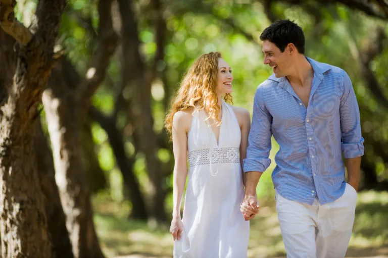 Couple choosing an IVF centre with high success rates